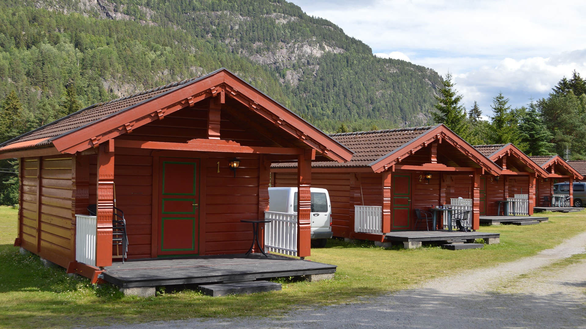 Cosy cabin for 3-5 people at Sanda Camping in Bø, Telemark - with kitchenette, veranda, internet and pet-friendly accommodation in scenic surroundings by Bøelva.
